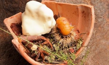 "Truffle", la componente dolce del menu di Giuseppe Iannotti, presentata alla seconda edizione del Premio Birra Moretti Grand Cru. Dessert complesso, mette in fila sabl&eacute;e al cioccolato guanaja 70% e sale di Cervia, mousse al cioccolato 63% e birra Grand Cru con inserto al caramello e arachidi, marron glac&eacute; alla birra e infuso &ldquo;un bosco in autunno". Iannotti &egrave; chef del ristorante Kresios e del bistrot KB a Telese Terme (Benevento), +39.0824.940723