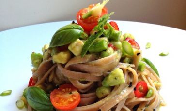 Fettuccine with avocado, tomatoes and garlic stems