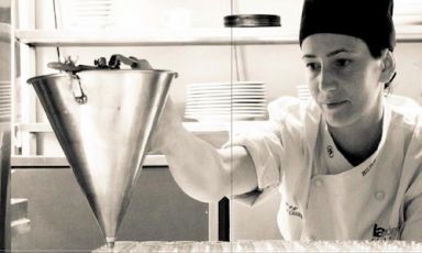Chiara Patracchini, nata a Ciriè (Torino) nel 1982, è capo pasticcere al ristorante La Credenza di San Maurizio Canavese (Torino). Miglior chef pasticcere secondo la Guida ai ristoranti di Italia, Europa e Mondo di Identità Golose 2012