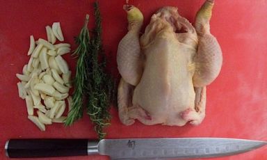 The basic ingredients of the Chicken with 100 garlic cloves revisited by Misha Sukyas of restaurant L'Alchimista in Via Maggi 6 in Milan, tel. +39.02.45499964: Voghiera Garlic POD, herbs and a free-range chicken. The recipe is based on Escoffier&rsquo;s notes but Sukyas adds a strong personal interpretation