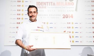 Luigi Salomone, sous chef del ristorante Marennà di Sorbo Serpico (Avellino), vincitore nel novembre scorso della terza edizione del Premio Birra Moretti Grand Cru. La quarta rassegna scatta oggi e la prima fase si conclude il 22 luglio. Quest'anno entra in concorso la Birra Moretti Radler, col sapore di limoni al 100% siciliani