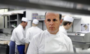 Alois Vanlangenaeker, classe 1966, chef belga dei ristoranti Zass e Carlino del San Pietro hotel di Positano (Salerno). Prima dell'esperienza in Costiera Amalfitana, il cuoco è stato responsabile di cucina del Don Alfonso di Sant'Agata sui Due Golfi per 8 anni (1992-2000), guadagnando la terza stella nel 1997, poi persa nel 2001