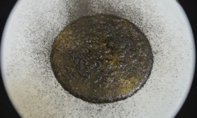 Il Riso "brut" (al nero di seppia) di Bernd H. Knöller, cuoco tedesco ma valenziano d’adozione del Riff in calle Conde Altea, +34.963.335353. La formula anticrisi della città combina cuochi non sempre spagnoli, creatività e prezzi sostenibili