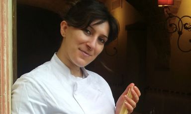 Sabrina Tuzi, born in 1984, chef at La Degusteria del Gigante in San Benedetto del Tronto (Ascoli Piceno). Before her current role, she can boast an important curriculum at Messer Chichibio and Niko Romito’s
