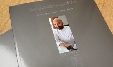 The cover of the book that the Enoteca del Roero dedicated to Niko Romito. Content written by Luciano Bertello, president of the Enoteca, and literary critic Giovanni Tesio; photos by Bruno Murialdo
