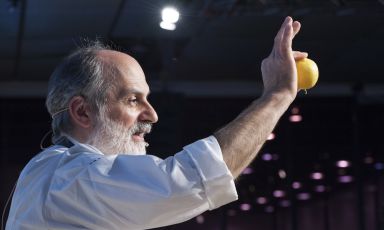 Corrado Assenza del Caffè Sicilia di Noto (Siracusa) aprirà in Auditorium martedì 10 febbraio alle ore 14.45, il pomeriggio di Dossier Dessert. Da quest'edizione di Identità Milano il pasticciere che Alain Ducasse ha definito "le plus grand confisier du monde" sarà l'unico ad aver tenuto lezione a tutte le edizioni di Identità Golose dal 2005 (foto Francesca Brambilla e Serena Serrani)