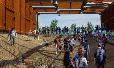 The already famous interactive net at the entrance of Brazil’s pavilion at Expo. Every day, hundreds of kids enjoy climbing it. Yet there’s much more to the green-and-gold island. The Alimentário exhibition is not to be missed and for fans of the kind, there are churrasco specialties (Ft Foto)