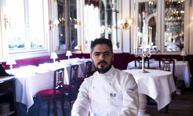 Matteo Baronetto, del ristorante Del Cambio di Torino, sarà il protagonista lunedì e martedì di "Contemporary Italian Chefs" a Identità Expo S.Pellegrino. È possibile prenotare (il costo è di 75 euro per quattro portate vini compresi) mandando una mail al seguente indirizzo: expo@magentabureau.it. Tel: +39.02.62012701