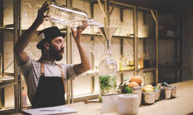 Quali sono i migliori cocktail bar e i negozi di cose buone da non perdere a Madrid? Ci rispondono gli esperti di&nbsp;Gastroactitud, che gi&agrave; ieri ci avevano consigliato dove uscire a cena
