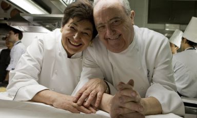 Come gestire il ricambio generazionale in un grande ristorante? Ce lo raccontarono nel 2016 Aimo Moroni (nella foto, con la moglie Nadia) e la figlia Stefania in questa intervista
