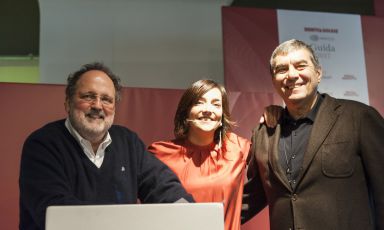 Presentata a Milano la nuova edizione della Guida Identità Golose, sempre online. E si è parlato anche delle tante iniziative, vecchie e nuove, che caratterizzeranno Identità nel 2017. Nella foto di Francesca Brambilla e Serena Serrani, i due pilastri di Identità, Paolo Marchi e Claudio Ceroni, insieme a Lisa Casali che ha presentato l'evento
