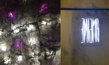 Enigma è il quinto ristorante aperto in 5 anni da Albert Adrià. E' l'apertura più attesa dell'inverno a Barcellona. Più che un'insegna classica, è un mistero che si svela attraverso 7 passaggi. Le prenotazioni si fanno solo online, anticipando 100 euro a persona (necessario avvertire sulle intolleranze). Indirizzo: carrer de Sepúlveda, 38-40
