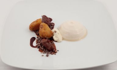 The Beer Split by Daniele Pennati, born in Valtellina in 1980, chef at Compagnia delle Osterie in Morbegno (Sondrio) with his partner Marco Fellin. The dessert granted him a place in the finals of the second edition of Premio Birra Moretti Grand Cru