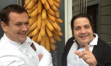 Chef Emanuele Scarello and pastry chef Gianluca Fusto last Monday morning in Godia, Udine, on the doorstep of the former’s restaurant Agli Amici. They were trying out the menu they will cook at Ratanà, in Milan, on Monday December 3rd. 100 euros per person, for info and bookings call 800.825144