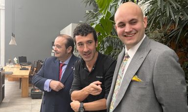 José Gomez, Eneko Atxa e José Gomez junior, co-autori dell'ottava edizione del Joselito Lab, giovedì 17 novembre scorso al ristoranter Azurmendi di Larrabetzu, nei Paesi Baschi, 3 stelle Michelin
