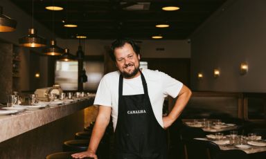 João Rodrigues nella sala del suo ristorante di Lisbona
