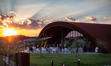 Il Filodivino Wine Resort & Spa è una struttura immersa nel verde delle colline marchigiane vicino a Jesi; offre ristorazione e ospitalità, ed è annessa a una cantina vitivinicola di design, per gran parte interrata
