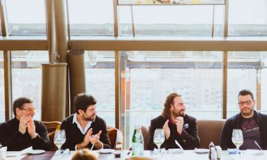 Parte della giuria, quasi interamente italiana, del concorso Russian young chef of the year 2014: da sinistra si riconoscono il cuoco Nino Graziano, l'attore Pier Francesco Favino, i cuochi Mirko Zago e Uilliam Lamberti, vere autorità di cucina italiana a Mosca. Con loro, c'era Gabriele Zanatta per Identità (foto Silver Triangle)