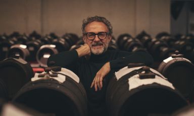 Massimo Bottura between the barrels in his vinegar cellar: "My approach is like that of the great Italian winemakers, who have provided an authentic expression of their territory through their wines, with the courage to go beyond the regulations," he tells us
