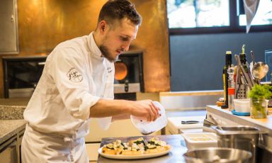 Il giovane pizzaiolo Alberto Morello, di Gigi Pipa, "pizzeria con l'orto" di Este (Padova)
