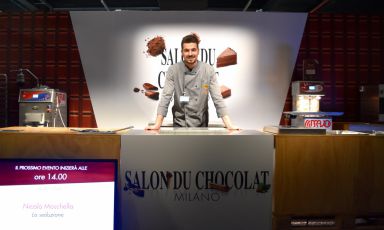 Il giovane pastry chef Nicolò Moschella al Salon du Chocolat
