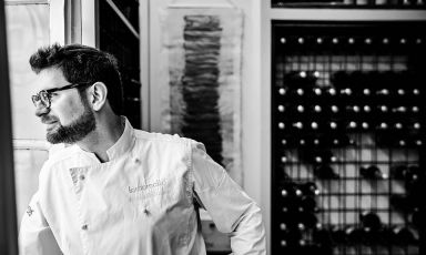 Adriano Baldassarre, chef e patron di Tordomatto, a Roma. Ha da poco aperto anche, sempre nella capitale, la Trattoria popolare dell'Avvolgibile. Sarà sul palco del Congresso Identità Golose domenica 24 marzo alle 16:40, con una lezione a Identità di Pasta (in collaborazione con Pastificio Felicetti) intitolata In-Fusione di Pasta (foto di Lido Vannucchi)

