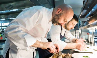 Niko Romito al lavoro con il suo sous, Berardino Como
