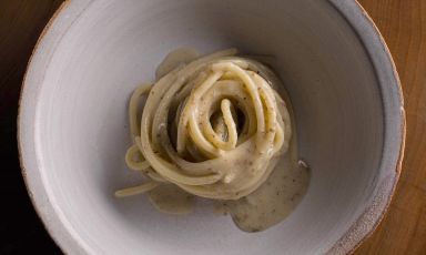 La Cacio e pepe senza cacio (ma buona uguale, anzi di più) di Uma, nuova insegna romana di Matteo Taccini e Luigi Senese
