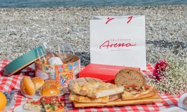 Pic-nic in spiaggia? Ci pensa Francesco Arena con le sue preilbatezze
