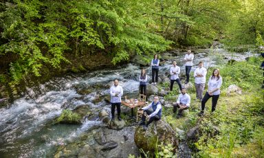 Foto di gruppo dello staff del Ristorante il Nazionale a Vernante (Cuneo), sulle Alpi Marittime piemontesi
