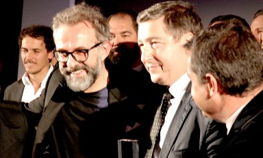 Massimo Bottura, mai cos&igrave; in alto come nella classifica 2015 dei World's 50 Best Restaurants, secondo dietro al catalano Joan Roca, primo asieme con i fratelli Josep e Jordi grazie alla perfezione raggiunta a Girona dal Celler de Can Roca