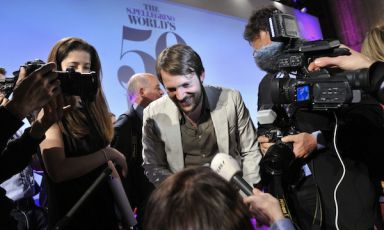 René Redzepi, chef e titolare del Noma a Copenhagen. Lo scorso mese di aprile, per la seconda volta consecutiva, il locale del danese di origini macedoni è stato eletto miglior ristorante al mondo da parte della giuria del 50 Best, evento organizzato ogni primavera a Londra dalla rivista Restaurant Magazine. Una curiosità: durante le Olimpiadi, Redzepi cucinerà per dieci giorni al Claridge's, cinque portate 195 sterline