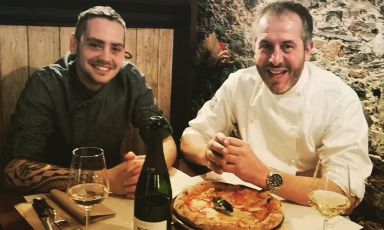 Da sinistra, Giuliano Moraca e Fabrizio Giovannini. Quest'ultimo è il patron de Il Pachino, pizzeria aperta nel '98 con il fratello Massimo, che da diversi anni guida invece l'Apogeo a Pietrasanta
