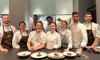 Foto di gruppo prima del servizio: al centro Takahiko Kondo e Karime Lopez
