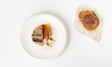 Zuppa di pesce estiva, zafferano e pane perso di campagna è il Piatto dell'Estate 2022 di Marco Bernardo, chef del ristorante La Magnolia all'Hotel Byron di Forte dei Marmi (Lucca)
