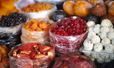 Various dehydrated fruits sold at Gum Market, the covered market in Yerevan, one of the mandatory destinations in Armenia (all photos from David Egui)
