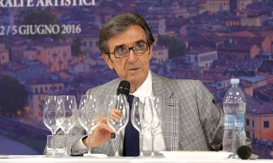 Il presidente di Assoenologi Riccardo Cotarella ha scritto al governo: servono subito interventi
