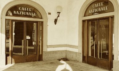 L'ingresso dello storico Caffè Nazionale, in piazza Chenoux ad Aosta. Foto da ansa.it
