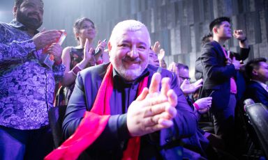 A gonfie vele Umberto Bombana: ha vinto il premio alla carriera all'Asia 50 Best, il suo ristorante &egrave; risalito in classifica (ora &egrave; quarto, +9 rispetto all'anno precedente) e sar&agrave; omaggiato anche a Identit&agrave; Milano

