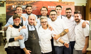 Lo staff de La Cascina dei Sapori al termine della serata Walkabout Pizza: Antonio Pappalardo è il secondo da destra (le foto sono di Aromicreativi)