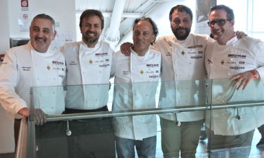 Foto ricordo per alcuni dei protagonisti della prima edizione del Roma food&wine festival all'ultimo piano di Eataly all'Ostiense. Da sinistra verso destra: Arcangelo Dandini, Luca Montersino, Moreno Cedroni, Ugo Alciati e Massimo Sola responsabile della ristorazione di Eataly Roma