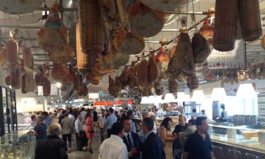 Un particolare di Eataly Bari il 30 luglio 2013, giorno di presentazione ufficiale alle autorit&agrave; e alla stampa del nuovo centro creato da Oscar Farinetti. L'indomani l'apertura al pubblico