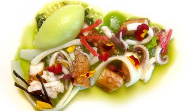 The beautiful photos taken by Bob Noto, who in this case portrayed Seafood salad with celery sorbet, illustrate this piece, also written by the photographer, who for a long time has been a friend and fan of Entiana Osmenzeza’s cuisine. The chef from Se.sto on Arno in Florence (tel.+39.055.27152821) grew up with the lessons learnt from her Albanian grandmother and later from the great chef Fulvio Pierangelini. Her fame, in this period, has also increased thanks to her participation in TV programme Hell's Kitchen 