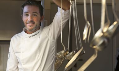 Lo chef Davide Palluda. Presto festeggerà i suoi (primi) venti anni All'Enoteca di Canale, all'interno dell'Enoteca Regionale del Roero