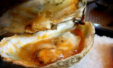 Una delle portate del brunch di domencia 29 settembre all'Husk Restaurant, chef Sean Brock, a Charleston in South Carolina: Wood fired Osyster "Bloody Mary"