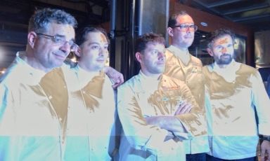 Looking like aliens, because of the many flashes, here are the chefs that last night, at Eataly’s Birreria, signed the first of the two dinners at Identità New York. Left to right, Mauro Uliassi, Beppe Rambaldi, Cesare Battisti, Mark Ladner and Carlo Cracco. Only Katia Delogu is missing as she was finishing the desserts