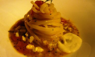 Bavette alla murena contadina, limoni di Procida e radici di spinacio in bianco di Pasquale Palamaro, cuoco promessa dell'Indaco del Regina Isabella a Ischia, +39.081.994322