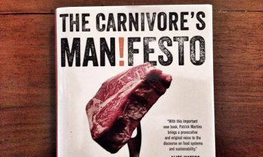 "The Carnivore's Manifesto" by Patrick Martins (with the aid of journalist Mike Edison) was published last May in the United States, by publisher Little Brown. The author is not only the founder of Slow Food Usa, but also of Heritage Foods Usa, a company focused on the distribution of meat from sustainable breeders that pay attention to biodiversity, and of the web-radio channel Heritage Radio Network, producing programmes on all that regards food culture