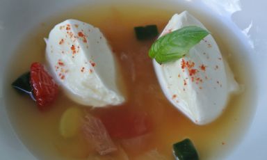 La Caprese tiepida, liquida e affumicata di Francesco Apreda, chef dell'Imago, il ristornate dell'Hotel Hassler a Roma, telefono +39.06.699340