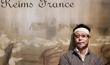 Un ritratto di Roberto Okabe, lo chef e ristorantore brasiliani con forti radici giapponesi